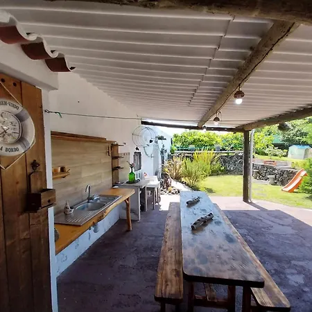 桥下度假屋 * Biscoitos (Terceira)