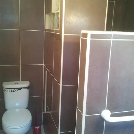 De Baixo Da Ponte Holiday home *