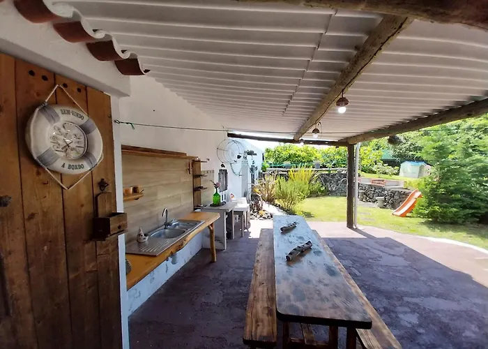 桥下度假屋 度假居 *