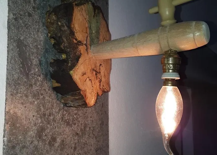 桥下度假屋 度假居 *