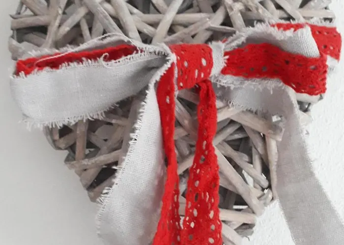 桥下度假屋 度假居 *