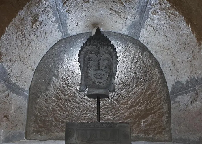 桥下度假屋 度假居 *